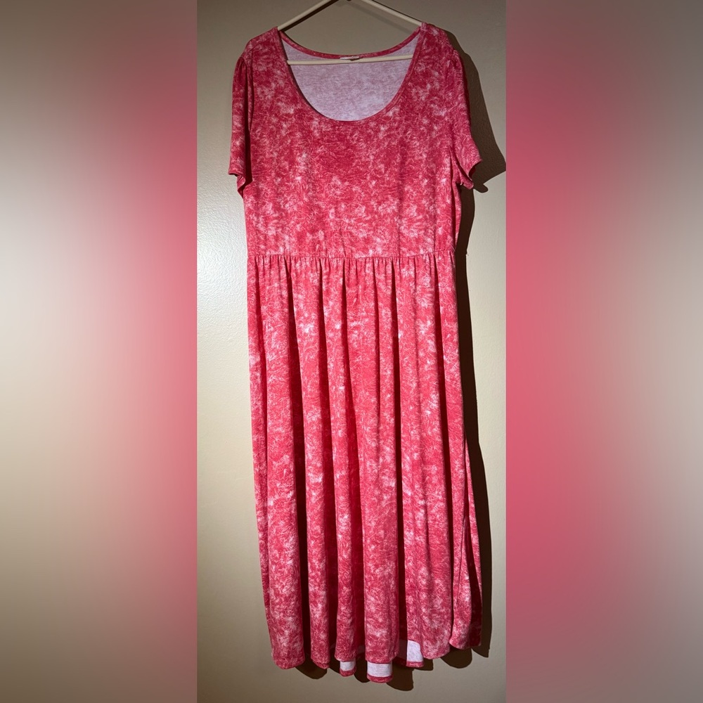 Preloved in excellent condition (worn once)
LuLaRoe Carly dress size 2X Pink